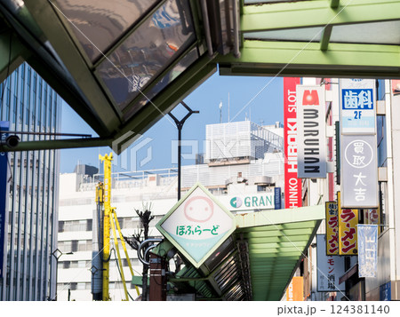 【蒲田東口商店街】早朝の商店街の通り 【蒲田東口商店街】早朝の商店街の通り 124381140