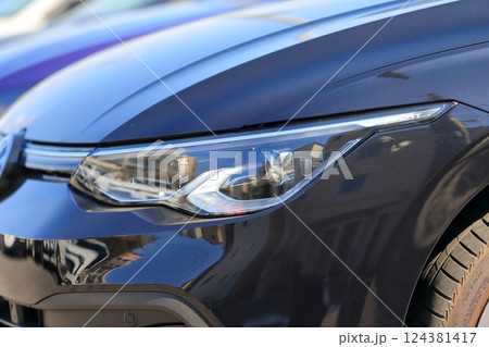車のヘッドライト イメージ 車のヘッドライト イメージ 124381417