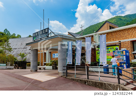 静岡県　伊豆市　道の駅 天城越え（昭和の森会館） 124382244