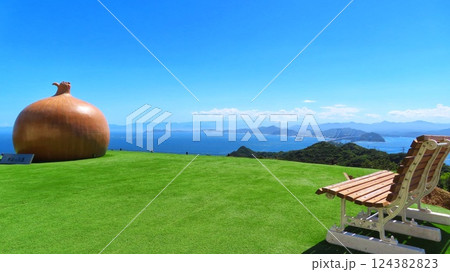 うずの丘大鳴門橋記念館のおっ玉葱 うずの丘大鳴門橋記念館のおっ玉葱 124382823