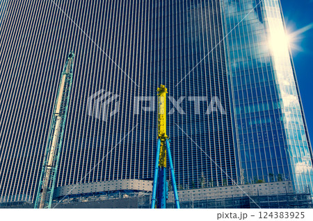建設中の高層ビルと陽射しの反射 高輪ゲートウェイ周辺 2025.03 b-3 暖色寒色強調 建設中の高層ビルと陽射しの反射 高輪ゲートウェイ周辺 2025.03 b-3 暖色寒色強調 124383925