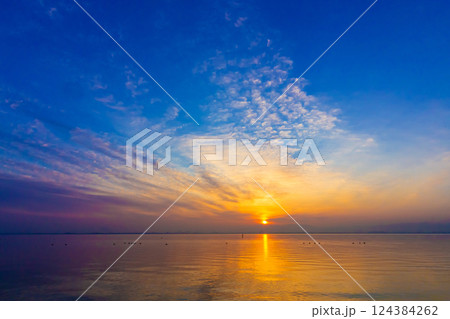 琵琶湖畔の朝日 琵琶湖畔の朝日 124384262