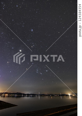 瀬戸内の早秋の星景色　昇るオリオン座 124384354