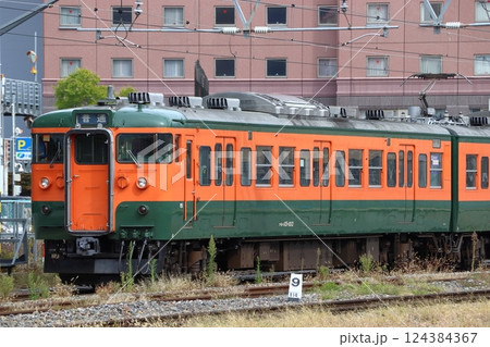 しなの鉄道115系電車(湘南色編成:軽井沢⇔長野) しなの鉄道115系電車(湘南色編成:軽井沢⇔長野) 124384367