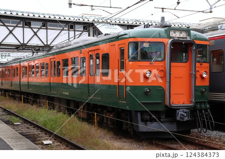 しなの鉄道115系電車(湘南色編成:軽井沢⇔長野) しなの鉄道115系電車(湘南色編成:軽井沢⇔長野) 124384373