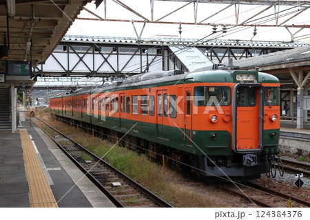 しなの鉄道115系電車（湘南色編成：軽井沢⇔長野） 124384376