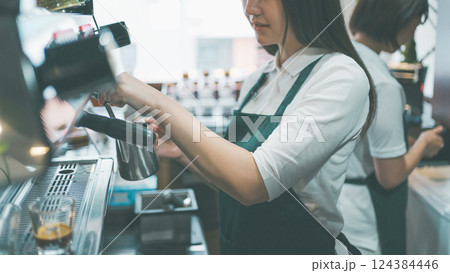 coffee shop 124384446