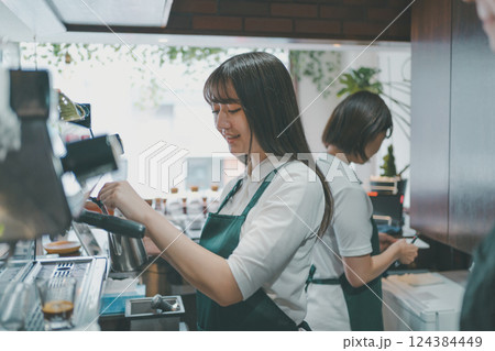 coffee shop 124384449