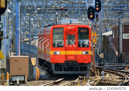 鉄道の町『大宮』【鉄道博物館】へ展示される… ベテラン通勤車『8000系』8577F編成 124384570
