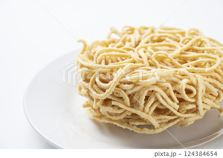 かた焼きそばの麺　太麺 124384654
