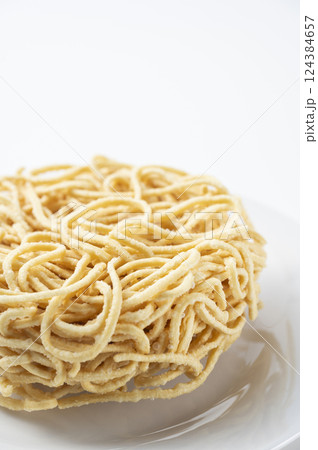 かた焼きそばの麺　太麺 124384657