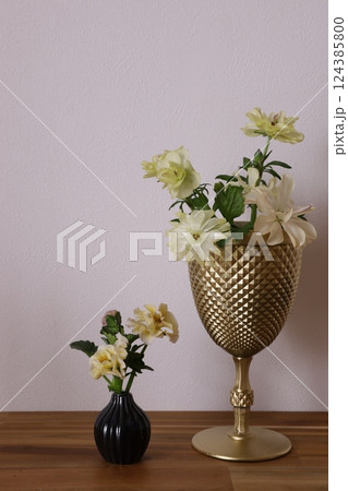 ラナンキュラスとパンジー 124385800