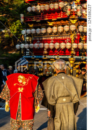 春の高山祭り 屋台曳き揃えと御巡幸　飛騨高山　4月 124386227