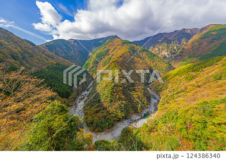 【徳島】ひの字渓谷【秋】 124386340