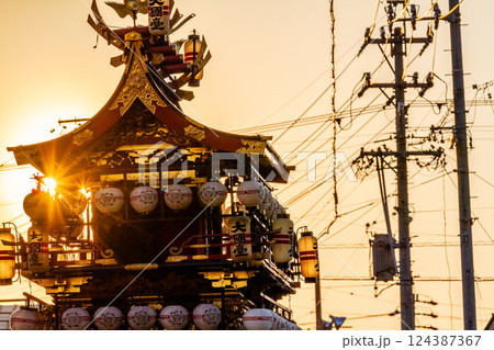 春の高山祭り 夕景の御巡幸 飛騨高山 4月 春の高山祭り 夕景の御巡幸 飛騨高山 4月 124387367