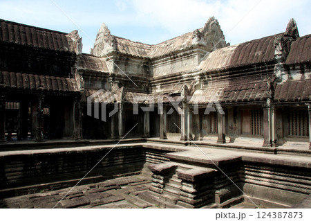 アンコールワット　シェムリアップ　カンボジア 124387873