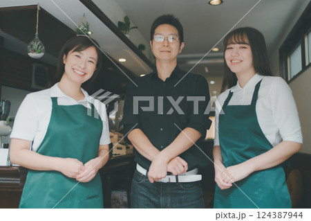 coffee shop 124387944