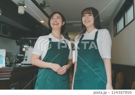 coffee shop 124387950