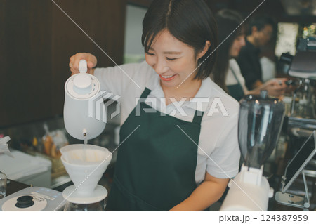 coffee shop 124387959