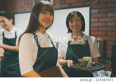 coffee shop 124387973