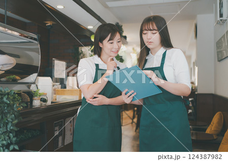 coffee shop 124387982