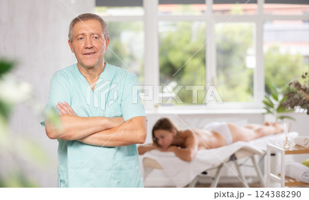 male masseur portrait male masseur portrait 124388290