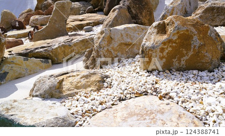 外構工事　エクステリア　ガーデニング　庭石　素材　背景 124388741