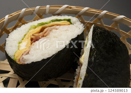 おにぎらずの断面 124389013