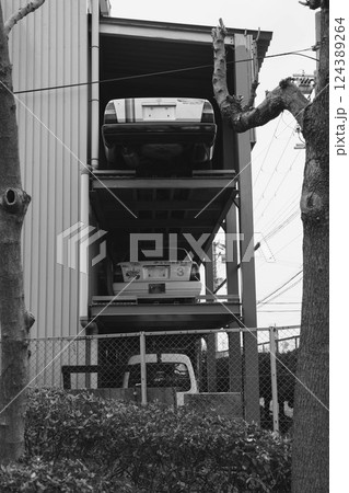 [南港平林]縦に駐車された車 124389264