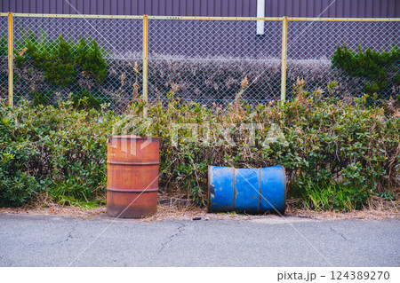 [南港平林]使い古されたドラム缶 124389270