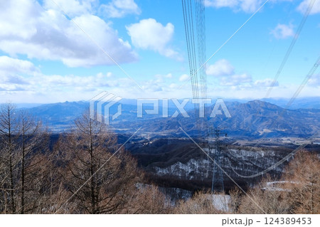 山から見る送電線 山から見る送電線 124389453