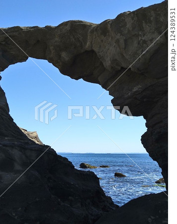 城ヶ島 馬の背洞門 124389531