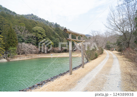 御上神社と妙光寺御池(三上山・妙光寺山) 御上神社と妙光寺御池(三上山・妙光寺山) 124389938