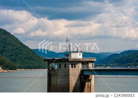 飛騨高山　荘川　御母衣ダム　夏　7月 124390083