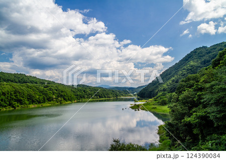 飛騨高山　荘川　御母衣ダム　夏　7月 124390084