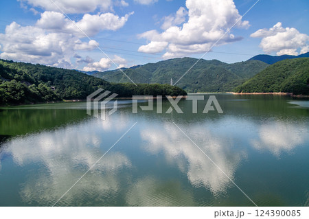飛騨高山　荘川　御母衣ダム　夏　7月 124390085