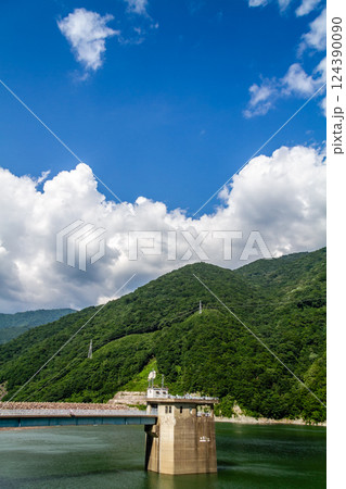 飛騨高山 荘川 御母衣ダム 夏 7月 飛騨高山 荘川 御母衣ダム 夏 7月 124390090