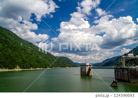 飛騨高山　荘川　御母衣ダム　夏　7月 124390093