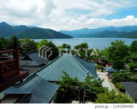 栃木県日光市・中禅寺と中禅寺湖 124390400