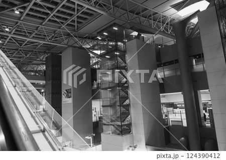 [関西国際空港]西日本の空の玄関口のターミナル内 124390412