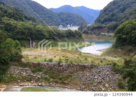 四万川ダム　四万湖 124390944