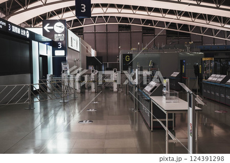 [関西国際空港]国際線出発ロビー 124391298
