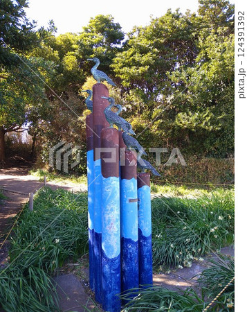 神奈川県立城ヶ島公園内のウミウ展望台のウミウ像 124391392