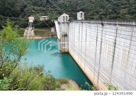 四万川ダム　四万湖 124391490