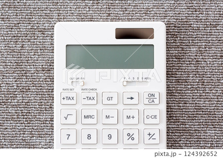 フロアカーペットと電卓 フロアカーペットと電卓 124392652