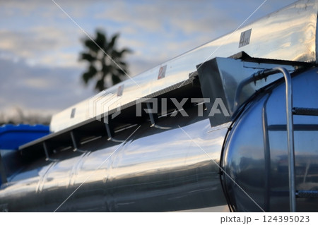 タンクローリー 124395023