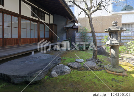 旧岩崎邸庭園の和館北側の小さな庭 旧岩崎邸庭園の和館北側の小さな庭 124396102