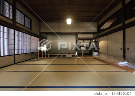 旧岩崎邸庭園の和館の大広間 124396104