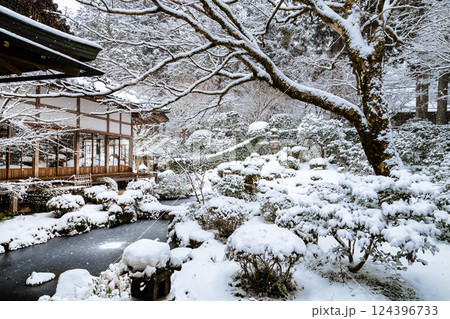 京都大原 雪の三千院　聚碧園 124396733