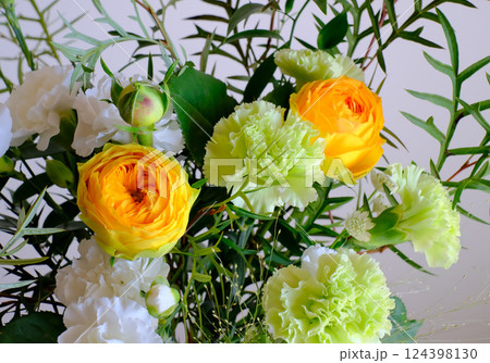 黄色いバラの花束 黄色いバラの花束 124398130